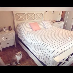 Beautiful Queen Bed with mattress and spring box